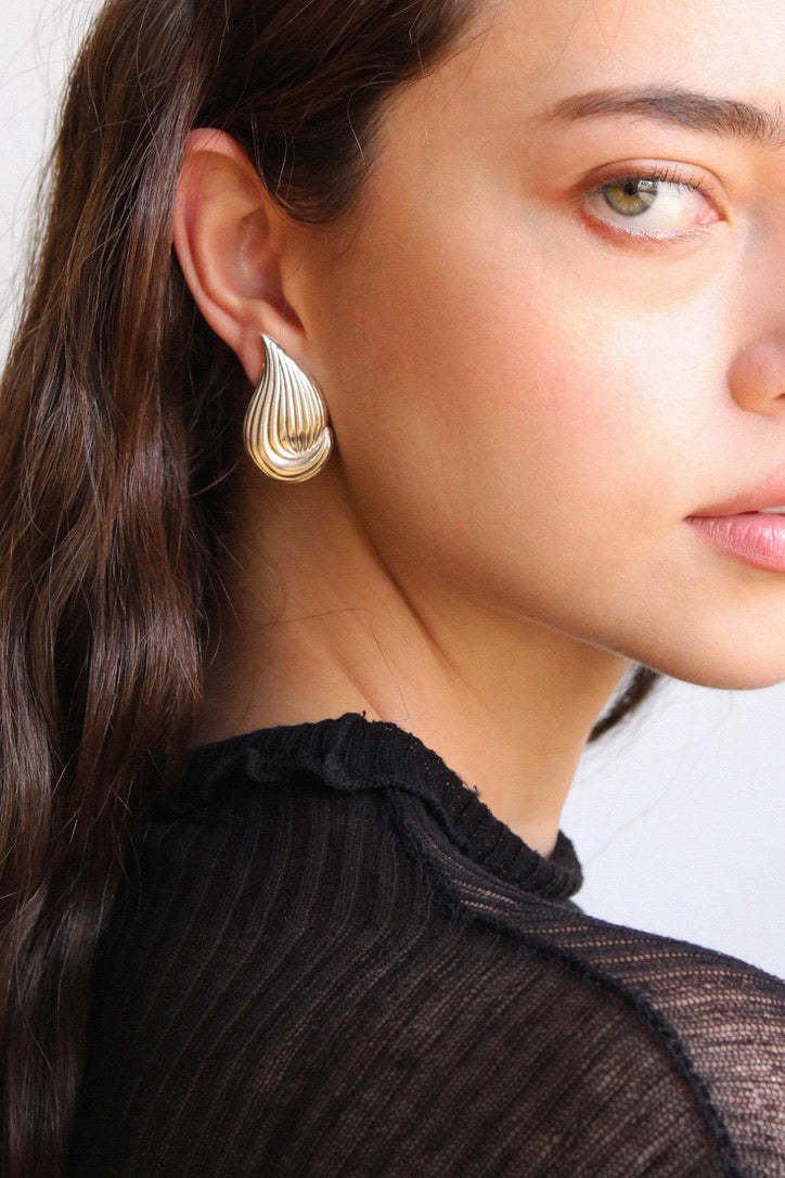 THE WAVE Silver Earrings
