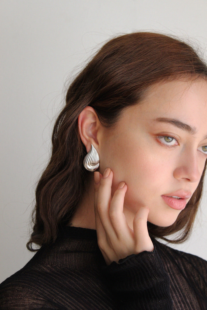 THE WAVE Silver Earrings