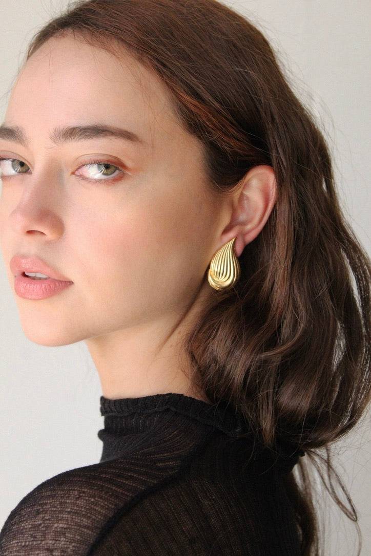 THE WAVE Gold Earrings