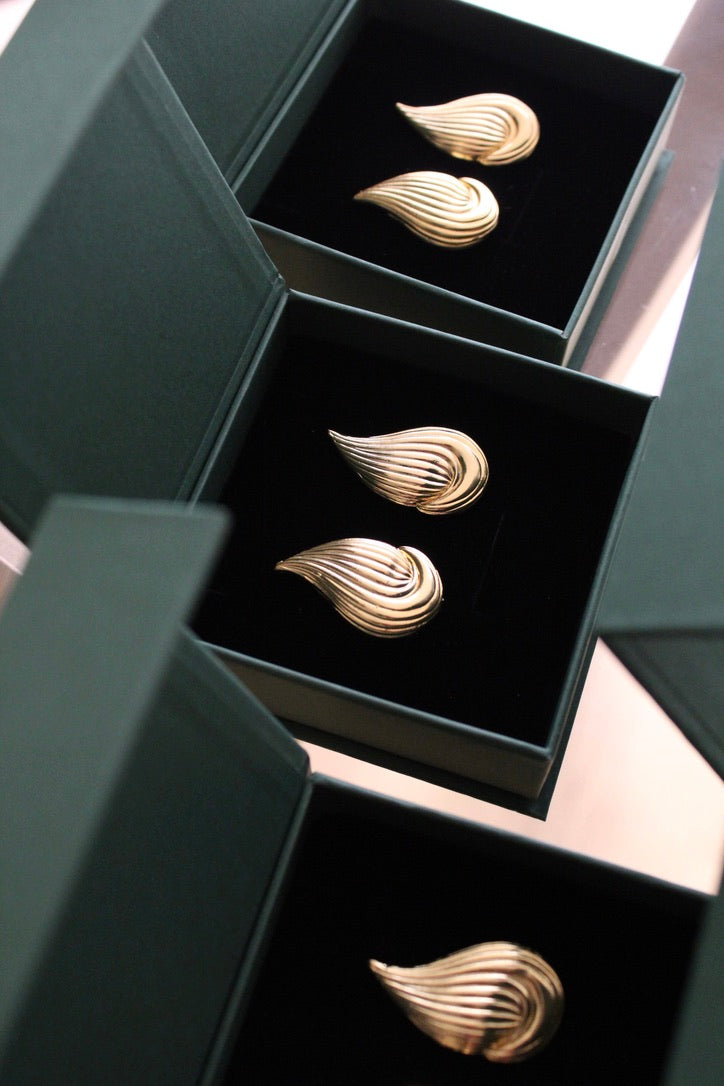 THE WAVE Gold Earrings